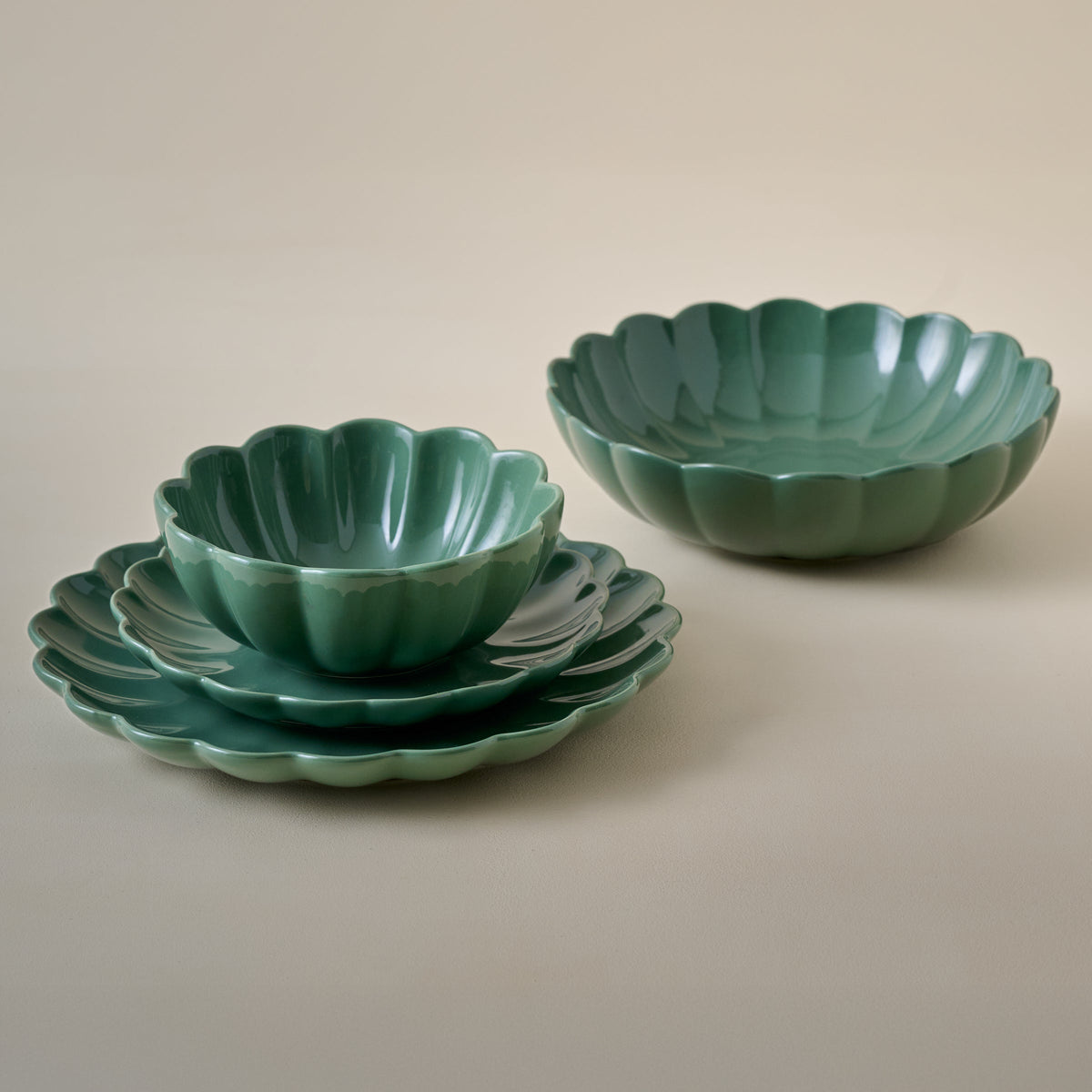 Mavelle Seagrass Scalloped 4-Piece Place Setting dinnerware set - Detail View