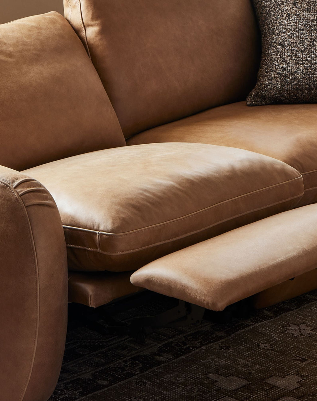 Mavelle Chase Power Reclining 5-Piece Sectional sectional sofa - Close-Up