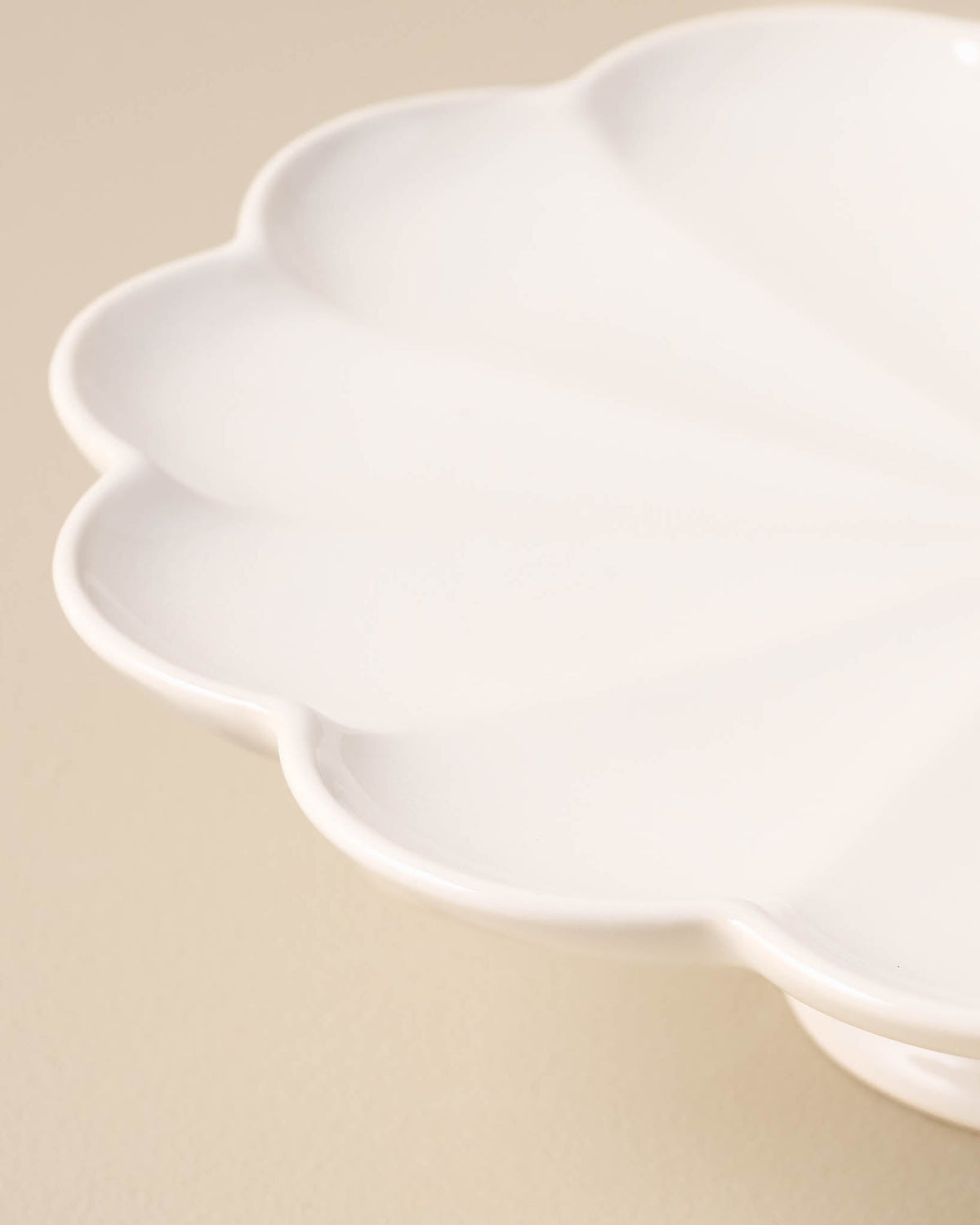 Mavelle Cream Scalloped Cake Stand cake stand