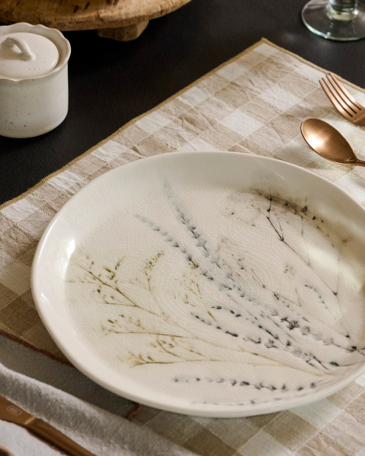 Mavelle Pressed Floral Plate dinnerware set - Close-Up