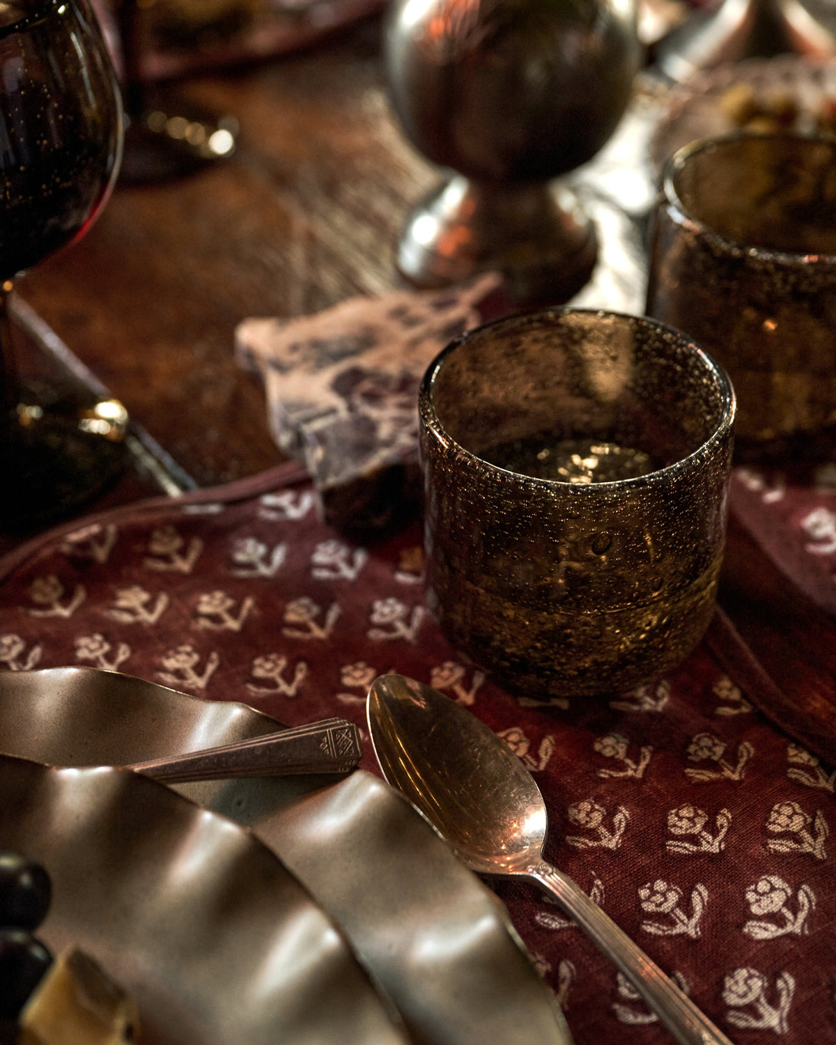 Mavelle Amber Tumbler drinking glass - Detail View